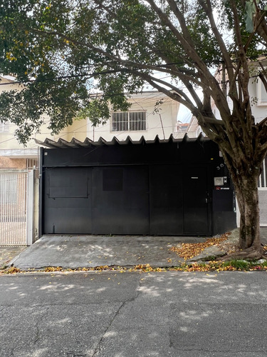 Sobrado No Bairro De Mirandópolis Com 01 Suite E 03 Quartos, 2 Vagas Na Garagem.
