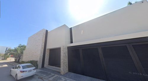 Gran Oportunidad De Inversion - Casa Adjudicada - C. 21 440e, Montebello, Merida, Yucatan, Mex