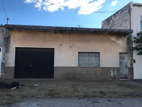 Imagen 1 de 1 de Venta - La Tablada - Casa A Refaccion Con Dos Departamentos Y Local Comercial