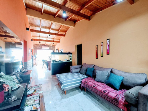 Casa 4 Ambientes En Venta En Bosques Con Pileta