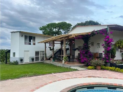 Venta Finca Montenegro Via Quimbaya - 8.5 Cuadras