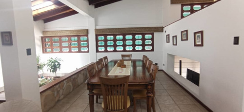Imagen 7 de 14 de Casa En Sant Omero Tres Pisos 4 Habitaciones Los Teques