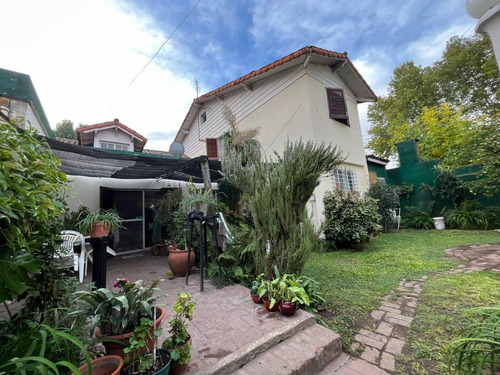 Casa En Venta Con Renta En  Bella Vista - Sobre Avenida