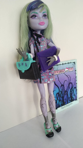 Boneca Monster High Twyla Boogeyman Com Acessórios