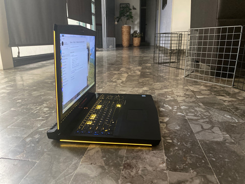 Laptop Dell Alienware R4 17 (Usado)