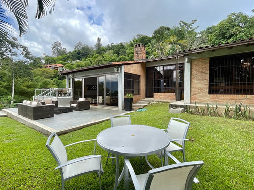 Casa Remodelada De Una Sola Planta Alto Hatillo 2250 M2 Terreno Y 600 M2 Construcción