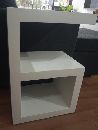Imagen 2 de 9 de Mesa De Luz G Laqueada Moderna Única Minimalista 40x30x60 G