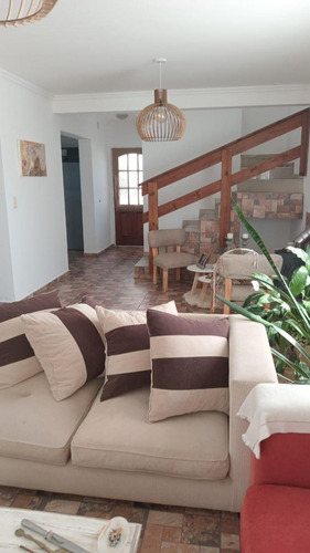 Casa En Venta - 3 Dormitorios 2 Baños - Cochera - 250mts2 - San Alfonso, Villa Allende