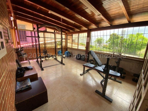 Venta De Imponente Casa Santa Paula