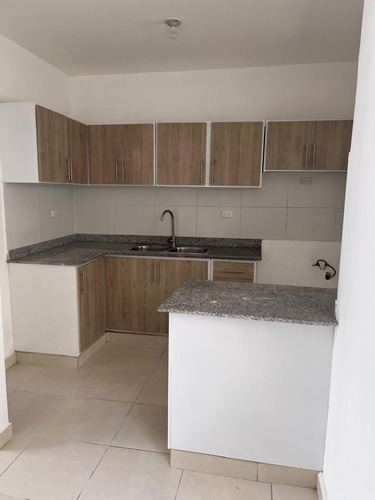Alquiler De Apartamento En La Autopista De San Isidro 4to Piso Con Terraza.