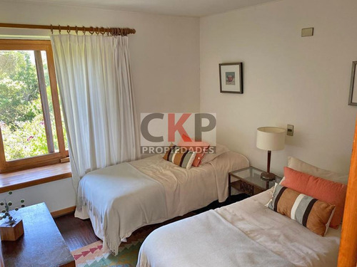 Gran Casa Con Parque Privado En Santo Domingo
