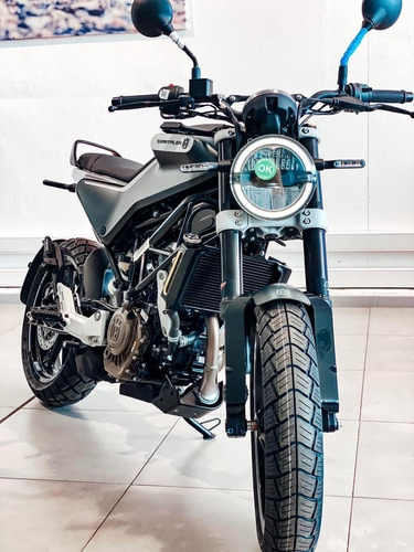 Imagen 2 de 17 de Husqvarna Svartpilen 200 0km 2023