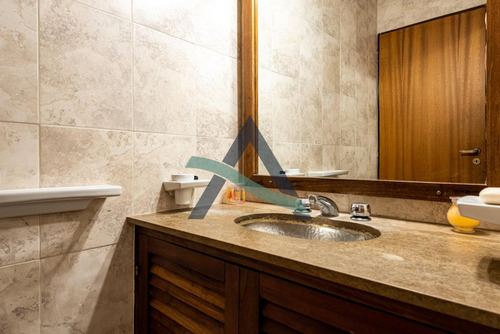 Casa 4 Ambientes Con Dependencia De Servicio. Pinamar.