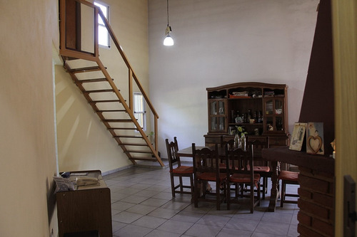 Chalet En Garin.muy Lindo.