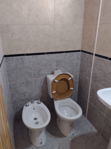 Alquiler Dpto 2 Ambientes , Una Persona Sola .