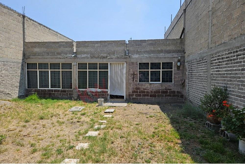 Casa En Venta Con Terreno Extenso Listo Para Expandirse A Tu Gusto.