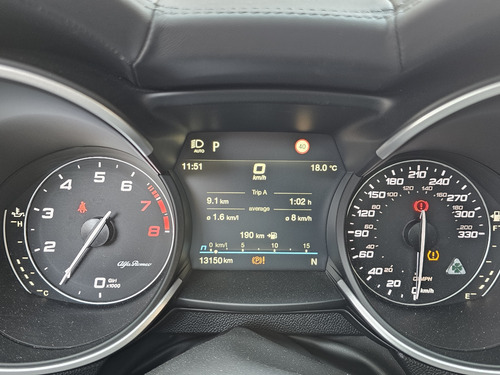 Alfa Romeo Stelvio 2.9L Quadrifoglio Verde V6 Bi-Turbo At