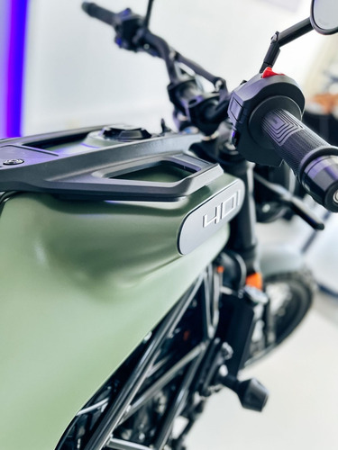 Imagen 4 de 20 de Husqvarna Svartpilen 401 Edicion Especial 2023 0km