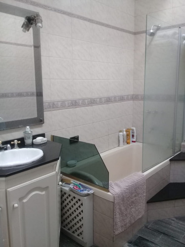 Imagen 12 de 28 de Importante Chalet De 6 Ambientes Sobre Doble Lote
