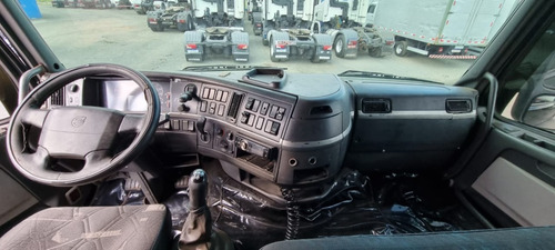 Imagem 3 de 15 de Volvo Fh12 380 2005/05 4x2 1482646km (8797)