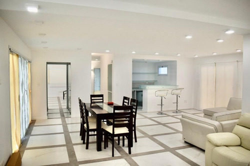 Imagen 9 de 21 de Excepcional Casa Totalmente A Nueva, Impresionantes Amenites 4 Dormitorios 6 Baños, Jacuzzi, Piscina, Sauna, Playroom, Calefacion, Estufa Leña, A Nueva, A Estrenar Usd 2500 Alquiler Mensual