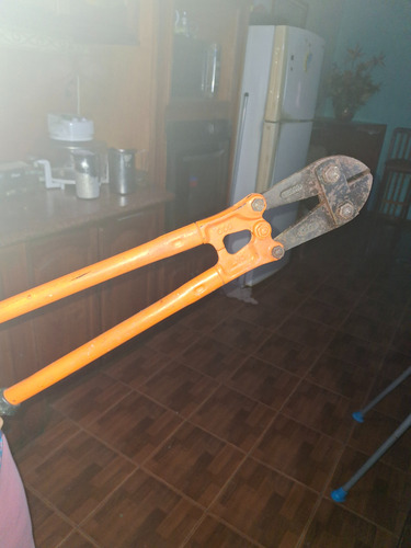 Cizalla Manual Para Cabilla De 24 Pulgadas (Usado)