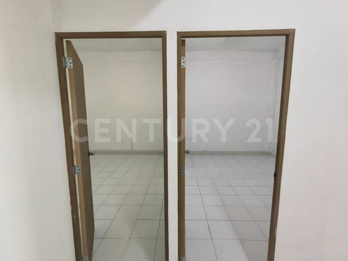 Casa En Venta Con 2departamentos Cerca Metro Ecatepec, Col Fuentes De Aragón