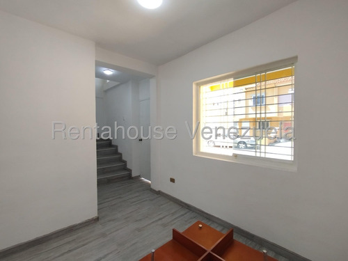 Townhouse En Alquiler Urb. Valle Jardín, Maracay 25-13740 Ki