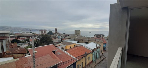 Departamento En Venta De 2 Dorm. En Valparaíso