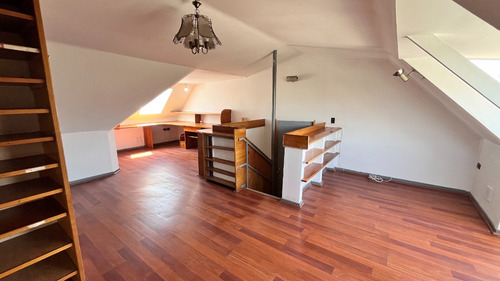 Casa De 4 Pisos En Rojas Magallanes, Avda. La Florida