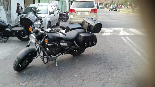 BAÚL DE MOTO TRASERO EN PIEL PARA DOS CASCOS 70 LITROS