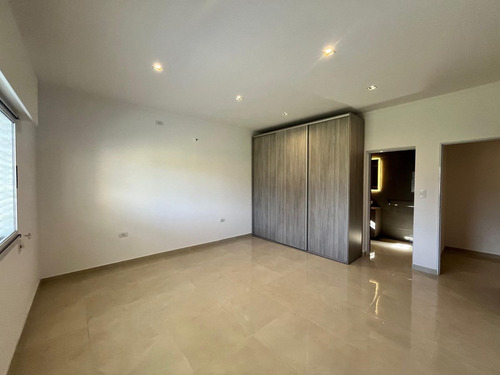 Casa En Venta En Pergamino Con Patio
