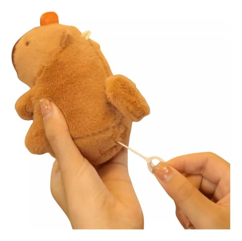 Llavero De Peluche Capibara Cola Giratoria Cuerda Retractil Marrón