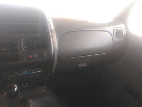 Imagen 10 de 14 de Nissan Np300 2.5 Tdi Pick-up Ac 4x4 Mt