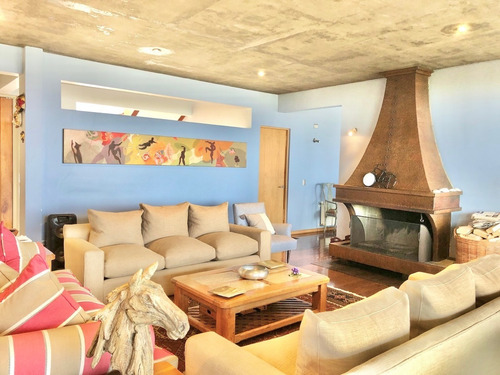 En Venta Interesante Y Sólida Casa En Costa Cachagua