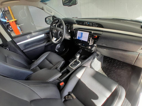 Toyota Hilux 2.8 D-4D TURBO DIESEL CD SRX 4X4 AUTOMÁTICO