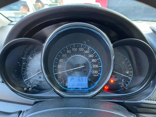 Imagen 14 de 15 de Toyota Yaris 2017 1.5 Core At Sedan Cvt