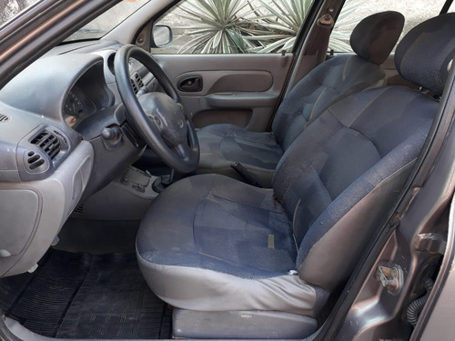 Imagem 3 de 12 de Renault Clio 2001 - Rn 1.0 Hatch - Ar Cond. - Vid Elet. 4 Pt