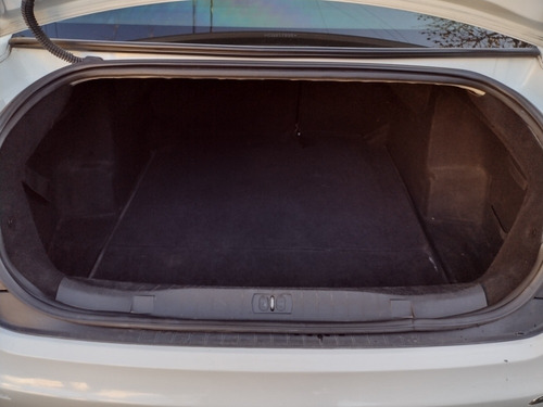 Imagen 13 de 14 de Peugeot 408 2.0 Allure Tiptronic 143cv 2011