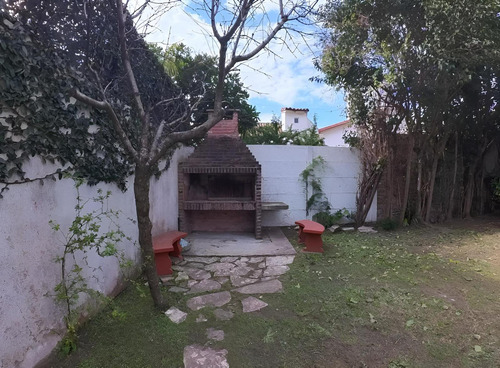 Casa En Venta De 3 Dormitorios - Garage - Jardin - En Barrio Parque Cornelio Saavedra