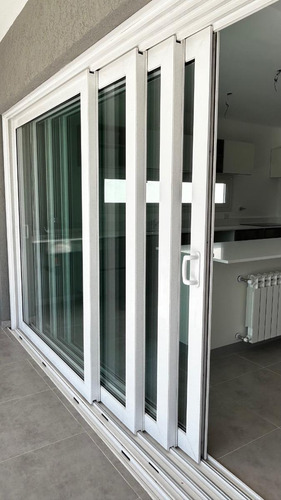 Casa En Venta - 4 Dormitorios 4 Baños - Cocheras - 215mts2 - Guernica