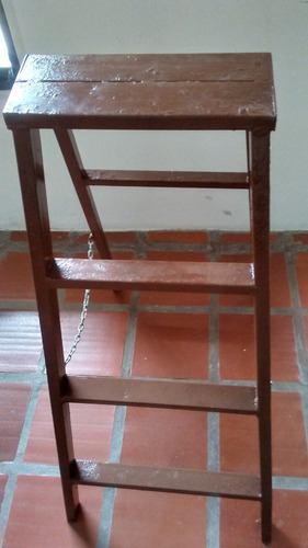 Escalera Tipo Tijera 3 Peldaños 1.10 De Alto X 37 Cmt. Ancho