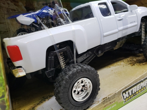 New Ray 1:43 Chevrolet Silverado 2500 Hd Con Moto Yamaha 125 Color Blanco