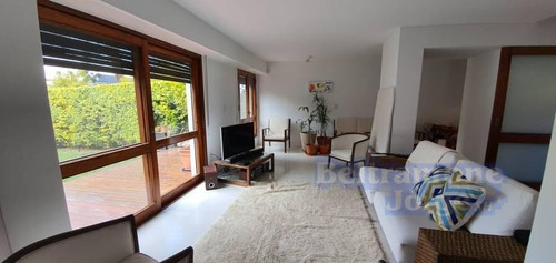 Excelente Casa De 3 Dormitorios En Venta En La Florida. Gran Jardín, Piscina Y Vista Parcial Río.