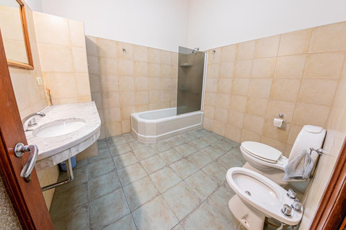 Imagen 19 de 27 de Casa De 4 Dormitorios En Venta Jardín Parrillero Terraza Barrio Abasto Centro