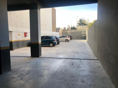 Imagen 3 de 3 de En Venta Cocheras En Edificio De Unidades Funcionales En Lanus Oeste (210)