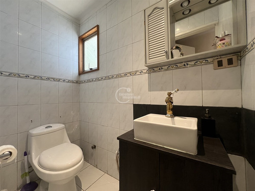 Casa En Venta De 5 Dorm. En Lo Barnechea
