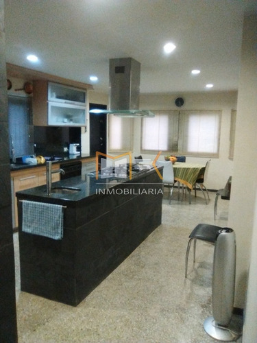 Imagen 13 de 21 de Mk Inmobiliaria, Vende Bella Y Cómoda Casa De 1389,88 Mts² De Terreno Y 403,81 Mts² De Construcción, Ubicada En La Urbanización Karimao Country / 04128517764