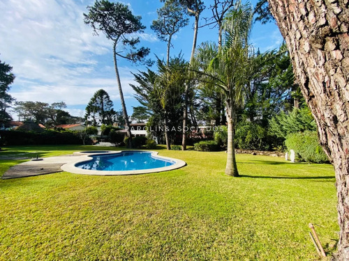 Casa En Venta De 4 Dormitorios En Mansa, Punta Del Este.