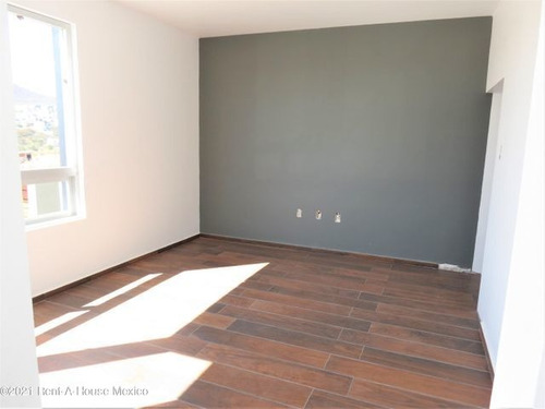 Imagen 3 de 14 de Lomas De Juriquilla Casa En Venta De Tres Niveles Y 222 Mts2! Qh